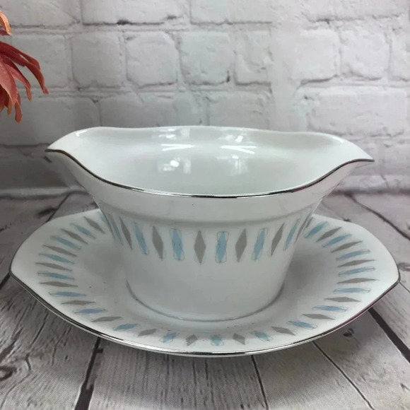 Vintage sone futura gravy boat and saucer - Picture 2 of 5